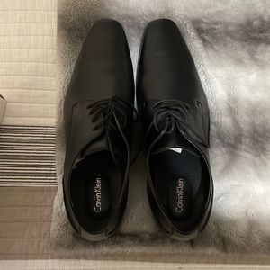 Almost new Calvin Klein Brodie burnished dress calf shoe size 13 Black
